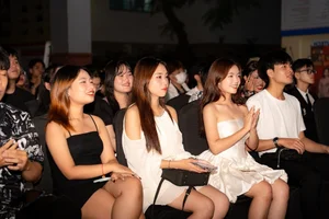 HUTECH Students Impress with Debut Fashion Show Honoring Vietnamese Costumes - image 6