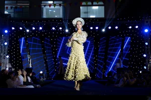 HUTECH Students Impress with Debut Fashion Show Honoring Vietnamese Costumes - image 17