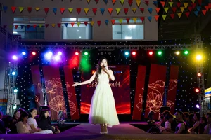 HUTECH Students Impress with Debut Fashion Show Honoring Vietnamese Costumes - image 5