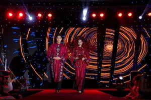 HUTECH Students Impress with Debut Fashion Show Honoring Vietnamese Costumes - image 12