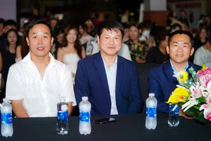 HUTECH Students Impress with Debut Fashion Show Honoring Vietnamese Costumes - image 4