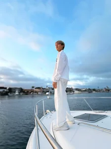 Singer Le Quyen’s Son Captivates Fans with Impressive Height and Looks - image 3