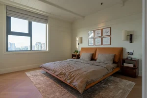 Elegant 109 sqm Apartment Blending Classic Charm and Modern Design - image 5