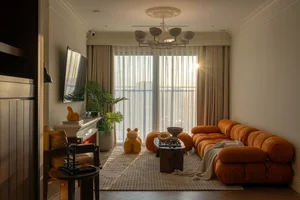 Elegant 109 sqm Apartment Blending Classic Charm and Modern Design - image 1