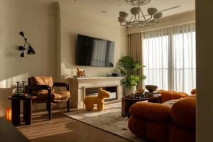Elegant 109 sqm Apartment Blending Classic Charm and Modern Design - image 3