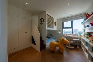 Elegant 109 sqm Apartment Blending Classic Charm and Modern Design - image 7
