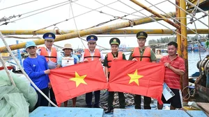 Vietnamese Fishermen Sign Strict Commitments to Combat IUU Fishing - image 1