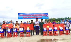 Vietnamese Fishermen Sign Strict Commitments to Combat IUU Fishing - image 3