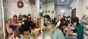 Busy Nail Salons Work Overtime to Meet High Holiday Beauty Demand - image 0
