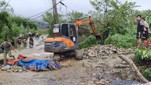 Lao Cai Traffic Critical Amidst 5,000 Landslide Points This Flood Season - image 5