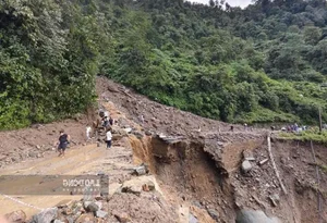Lao Cai Traffic Critical Amidst 5,000 Landslide Points This Flood Season - image 1