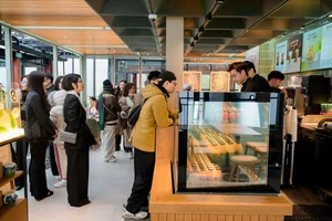 Starbucks Fansipan Opens as the Highest Coffee Shop in Asia - image 1