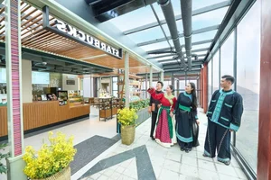 Starbucks Fansipan Opens as the Highest Coffee Shop in Asia - image 0