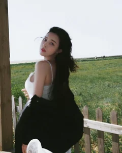 Vũ Văn Thanh's Girlfriend Turns Heads with Chic Look in China - image 0