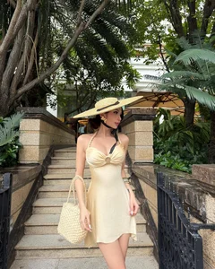Viral Hip-Swaying Goddess Stuns in Delicate Silk Dress - image 2