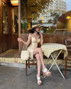 Viral Hip-Swaying Goddess Stuns in Delicate Silk Dress - image 0