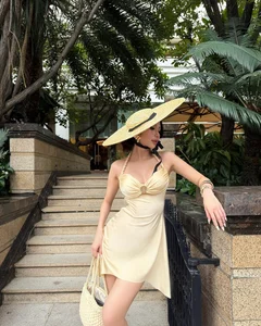 Viral Hip-Swaying Goddess Stuns in Delicate Silk Dress - image 8