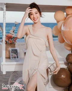 Stunning Gallery: Actress Le Huynh Thuy Ngan Shines in Latest Bikini Photoshoot - image 6