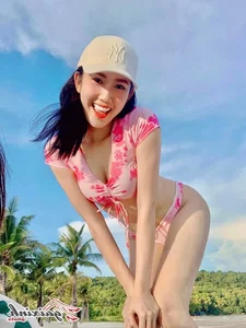 Stunning Gallery: Actress Le Huynh Thuy Ngan Shines in Latest Bikini Photoshoot - image 18