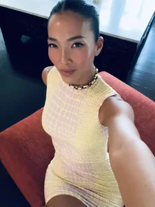 Supermodel Bang Lang: A Glimpse into Her Peaceful Life 17 Years After Retiring from the Runway - image 1