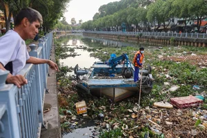 Massive Cleanup Operation at Nhieu Loc - Thi Nghe Canal in HCMC - image 9