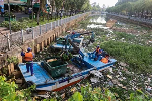 Massive Cleanup Operation at Nhieu Loc - Thi Nghe Canal in HCMC - image 3