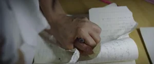 Hoa Sua Ve Trong Gio: The Heartbreaking Struggle for Family Reconciliation - image 0