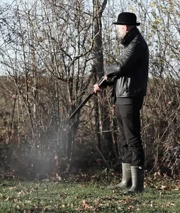 Creative Innovation: The Unusual Gun That Fires Flowers Instead of Bullets - image 3