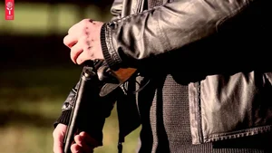 Creative Innovation: The Unusual Gun That Fires Flowers Instead of Bullets - image 2