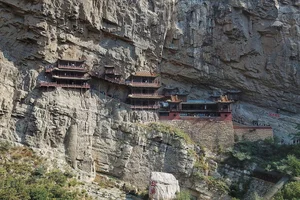 Unbelievable Sights at China's Most Precarious and Dangerous Temples - image 1