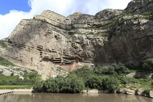 Unbelievable Sights at China's Most Precarious and Dangerous Temples - image 11