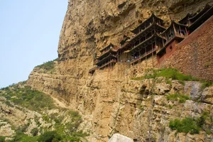 Unbelievable Sights at China's Most Precarious and Dangerous Temples - image 3