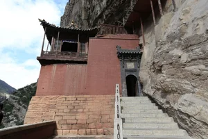 Unbelievable Sights at China's Most Precarious and Dangerous Temples - image 2