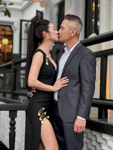 Jennifer Pham Stuns in Elegant High-Slit Dress: A Look at the Timeless Style of Miss Asia USA - image 1