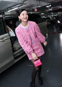 The Elegant and Timeless Fashion Style of Actress Zhou Xun - image 11