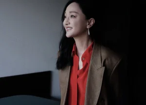 The Elegant and Timeless Fashion Style of Actress Zhou Xun - image 7