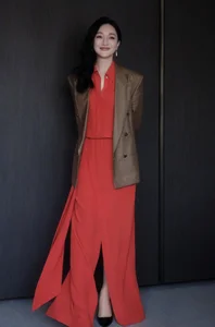 The Elegant and Timeless Fashion Style of Actress Zhou Xun - image 8