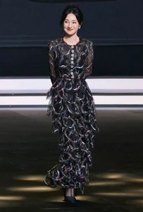 The Elegant and Timeless Fashion Style of Actress Zhou Xun - image 13