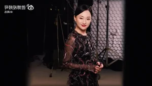 The Elegant and Timeless Fashion Style of Actress Zhou Xun - image 6