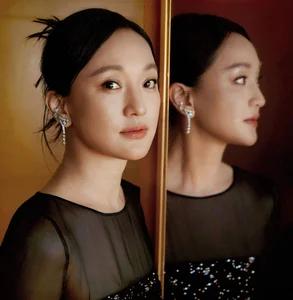 The Elegant and Timeless Fashion Style of Actress Zhou Xun - image 5