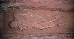 Archaeological Breakthrough: 2,000-Year-Old Tomb Reveals Artifact Resembling the 'Holy Grail' - image 0