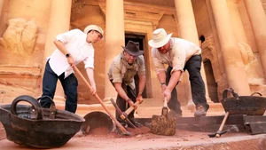 Archaeological Breakthrough: 2,000-Year-Old Tomb Reveals Artifact Resembling the 'Holy Grail' - image 5