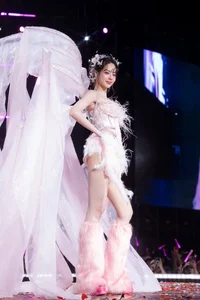 Miss International Thanh Thuy Spreads Warmth to Highland Children - image 4