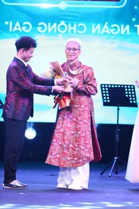 Cong Hien Music Awards: Tung Duong Reigns Supreme as Soobin Achieves Incredible Hattrick - image 3