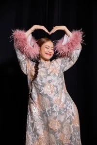 Vietnamese Singer Achieves Sudden Stardom in China After 12-Year Career Struggle - image 5