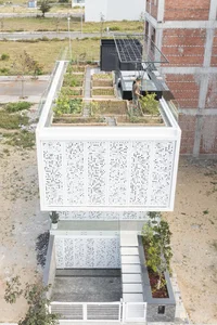 TH House: Innovative 2-Story Home in Da Nang with a Rooftop Organic Farm - image 8