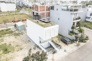 TH House: Innovative 2-Story Home in Da Nang with a Rooftop Organic Farm - image 10