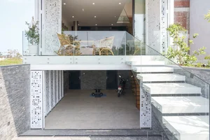 TH House: Innovative 2-Story Home in Da Nang with a Rooftop Organic Farm - image 4