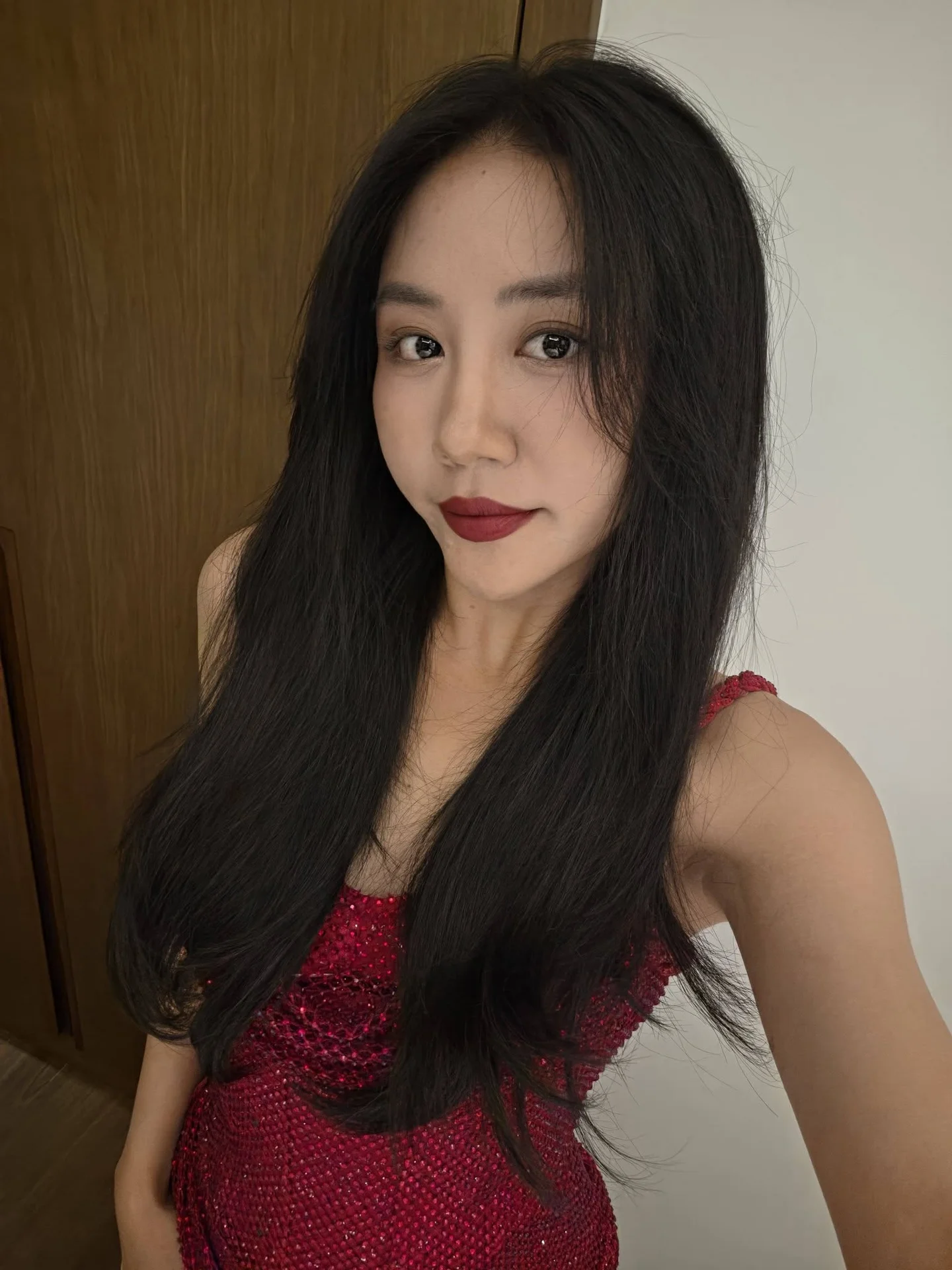 Vietnamese Celebrity Updates: Phuong Oanh's New Look and Viet Huong's Anniversary