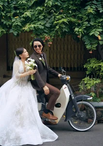 Vietnamese Celebrity Updates: Phuong Oanh's New Look and Viet Huong's Anniversary - image 3